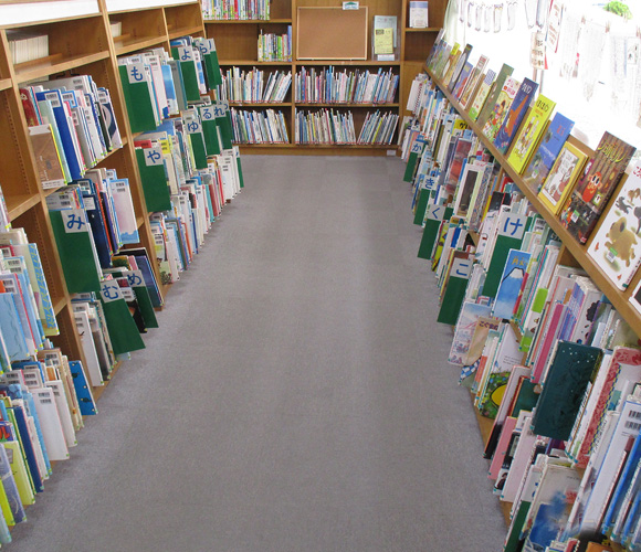 児童書コーナー 板橋区立東板橋図書館